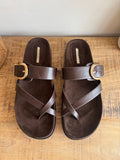 Sandalias con hebilla dorada efecto piel