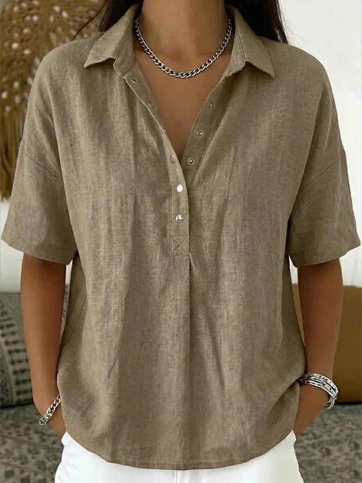 Blusa con cuello y detalle de botones